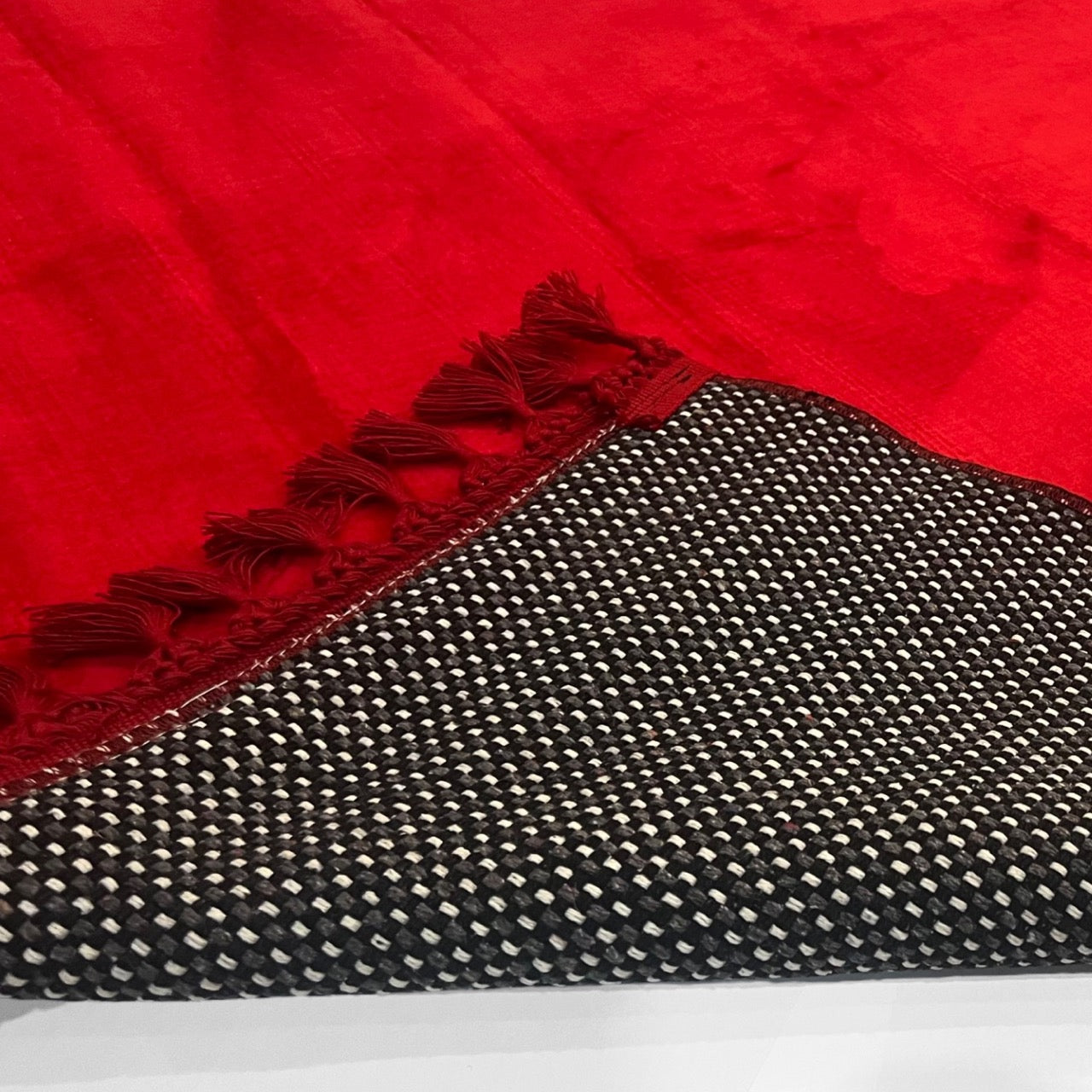 Modern Red Plain Soft-Textured Shiny Fabric Rug | Bamboo Collection | 004